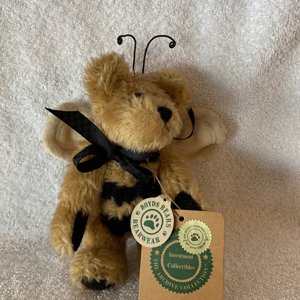 Boyds bear, Bibi Buzzby style number 56220-12